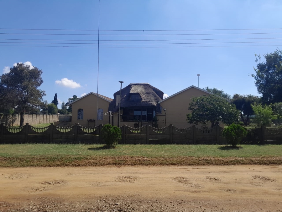 4 Bedroom Property for Sale in Deneysville Free State